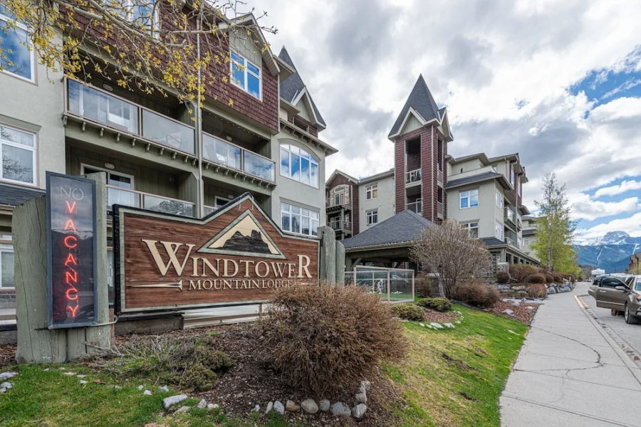 WindTower Resort - 1 BR Suite or 1 Single Room