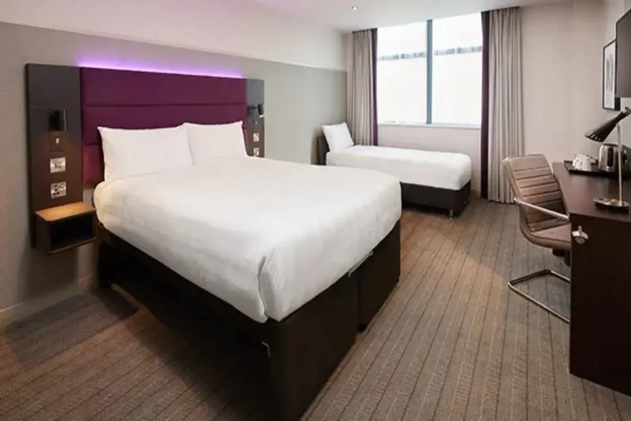 Premier Inn Bristol Parkway M32