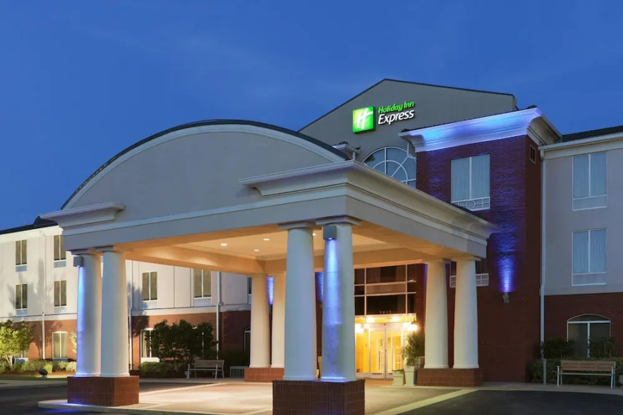 Holiday Inn Express & Suites Auburn - University Area