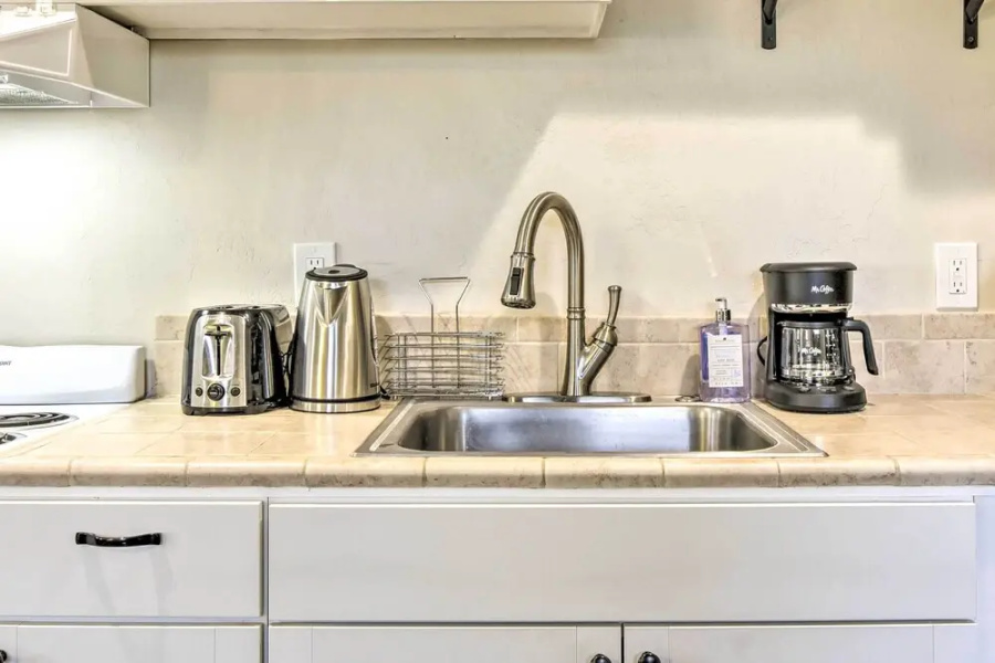 Well-appointed Milwaukie Home: Great Location