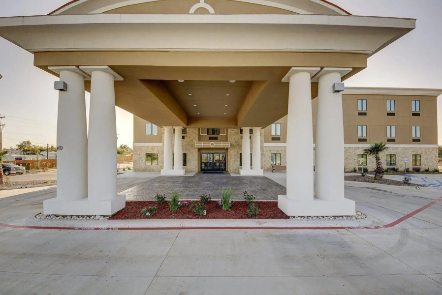 Holiday Inn Express & Suites Carrizo Springs by IHG