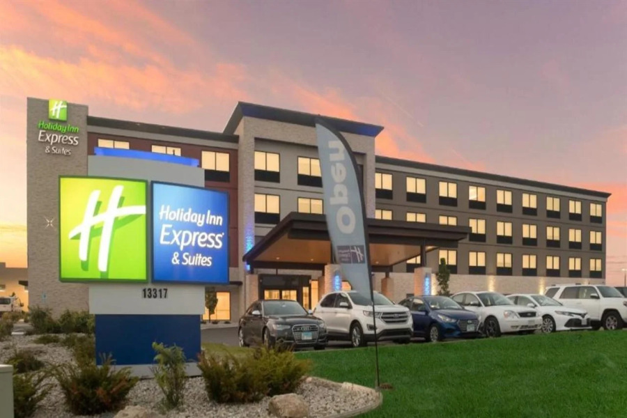 Holiday Inn Express & Suites Racine by IHG