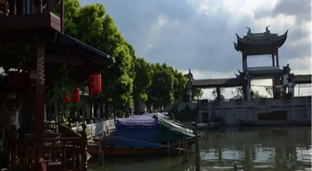 Zhou Zhuang Zhen Feng Inn