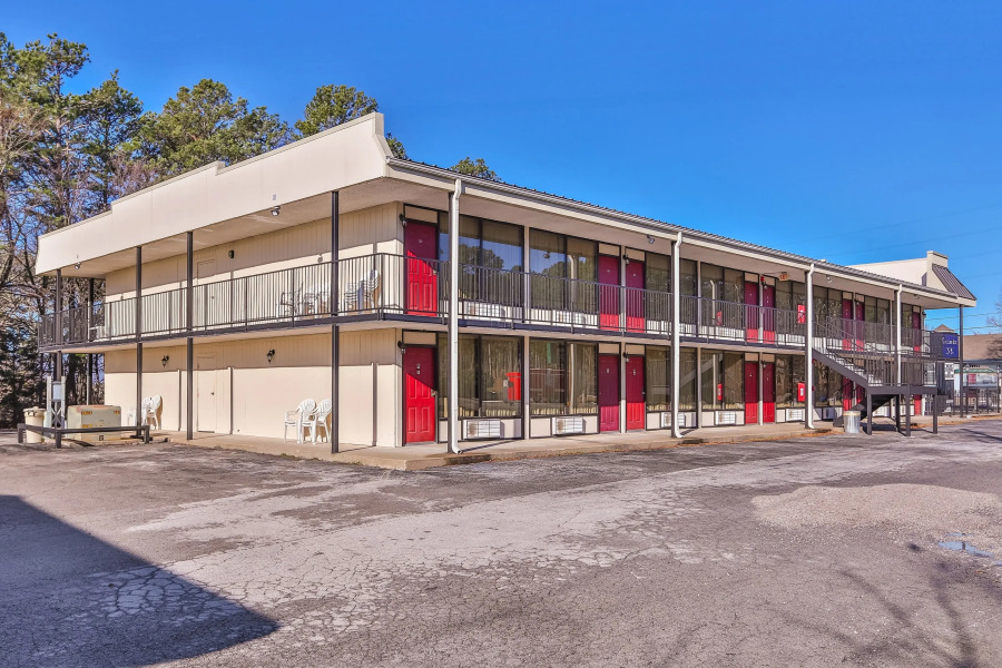 Candlewick Inn And Suites