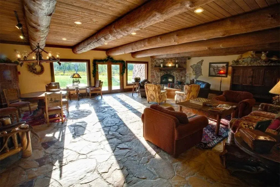 Daniels Summit Lodge