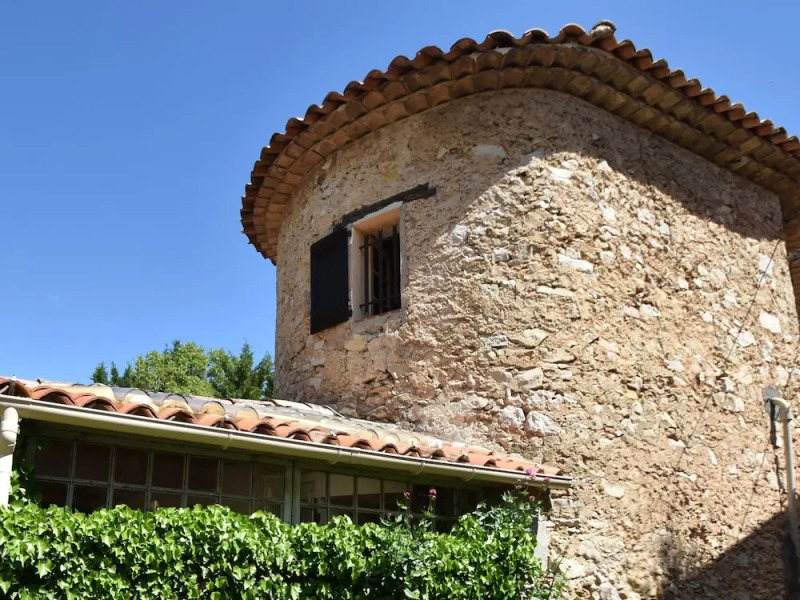 Quaint Holiday Home in Lorgues with Pool