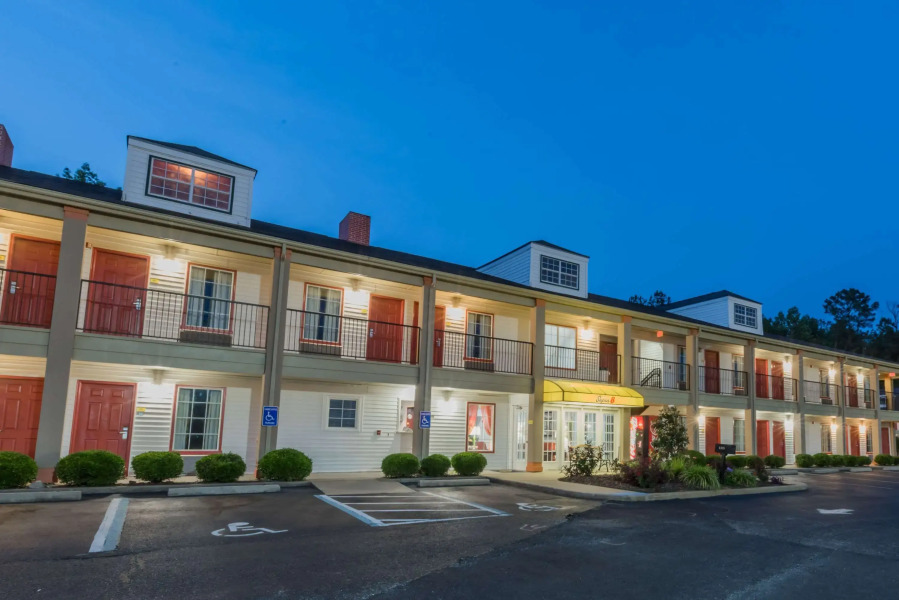 Super 8 by Wyndham Alexander City