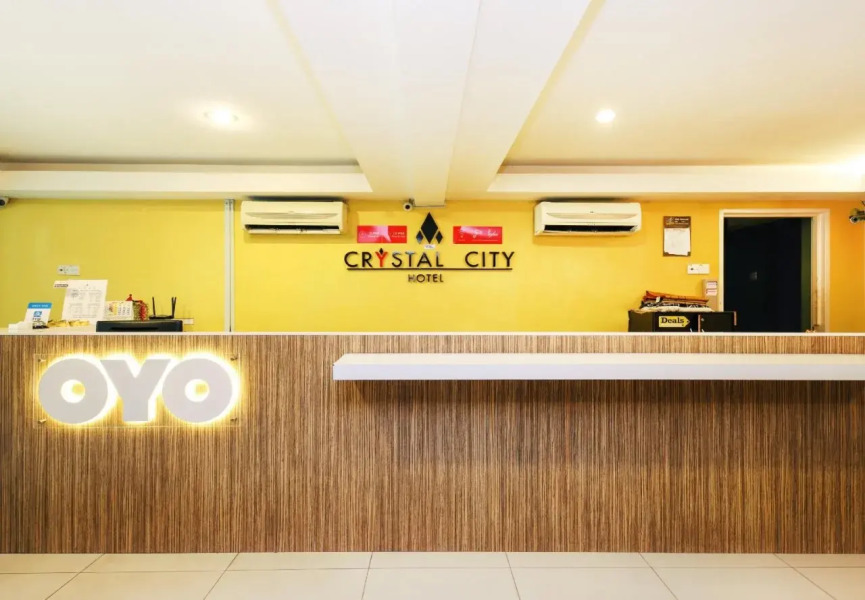 OYO 443 Crystal City Hotel
