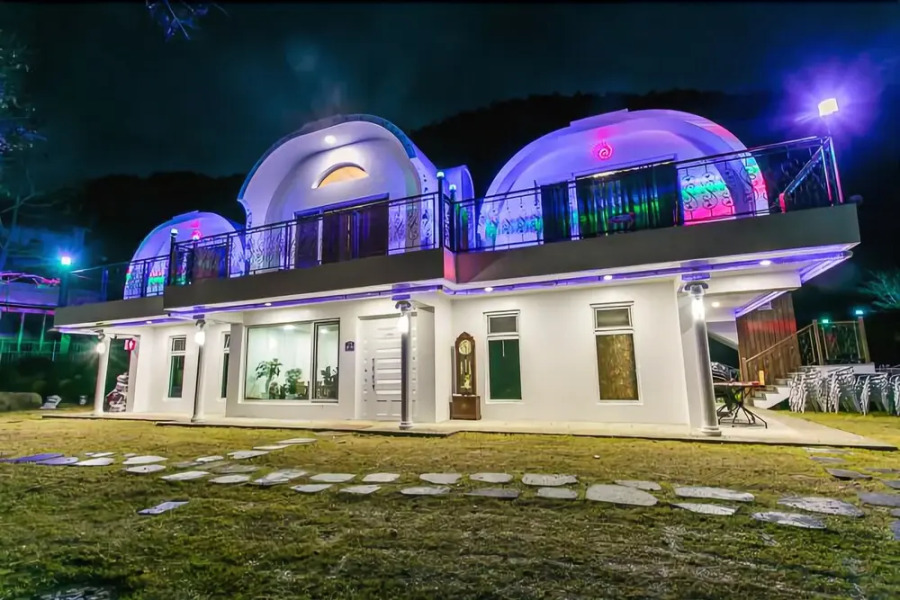 Geumsan Forest White Castle Pension