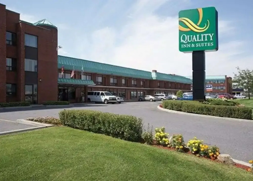 Quality Inn & Suites Aéroport P.E. Montréal-Trudeau Airport