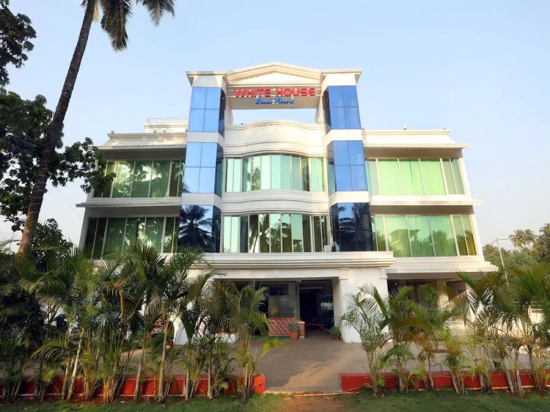 OYO 12817 White house beach resort