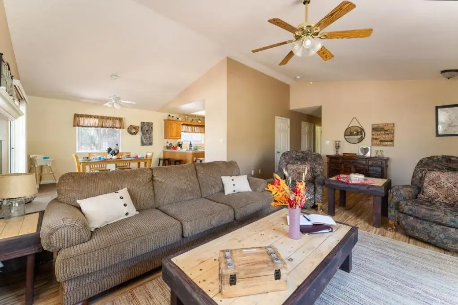 Cozy Family House + Full Game Room