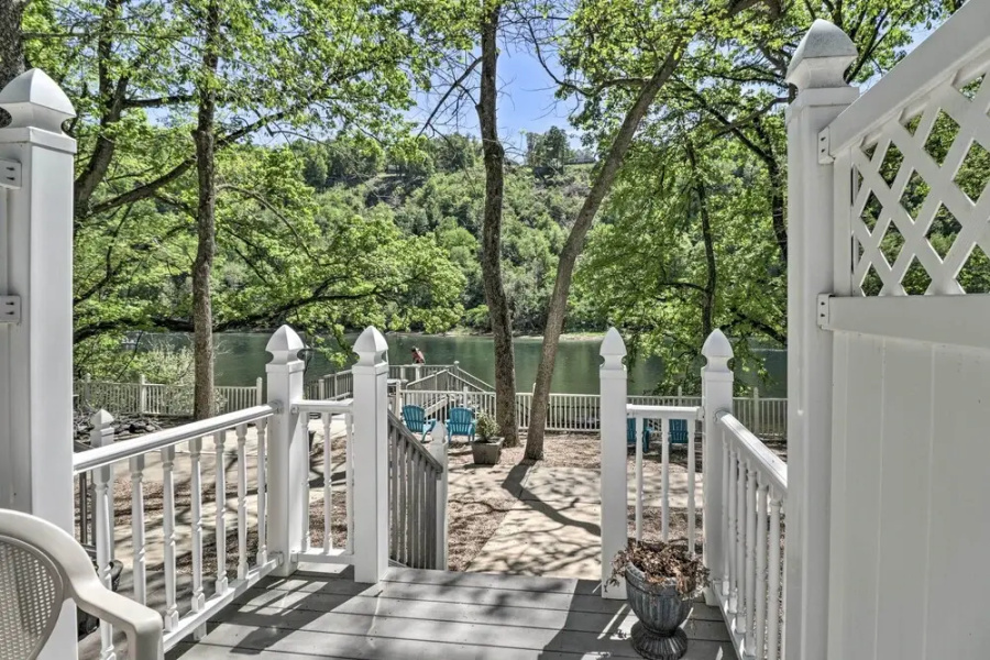 Lakeview Escape w/ Direct White River Access!
