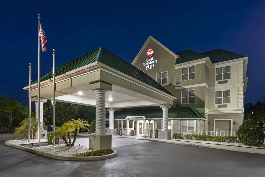 Best Western Plus First Coast Inn & Suites