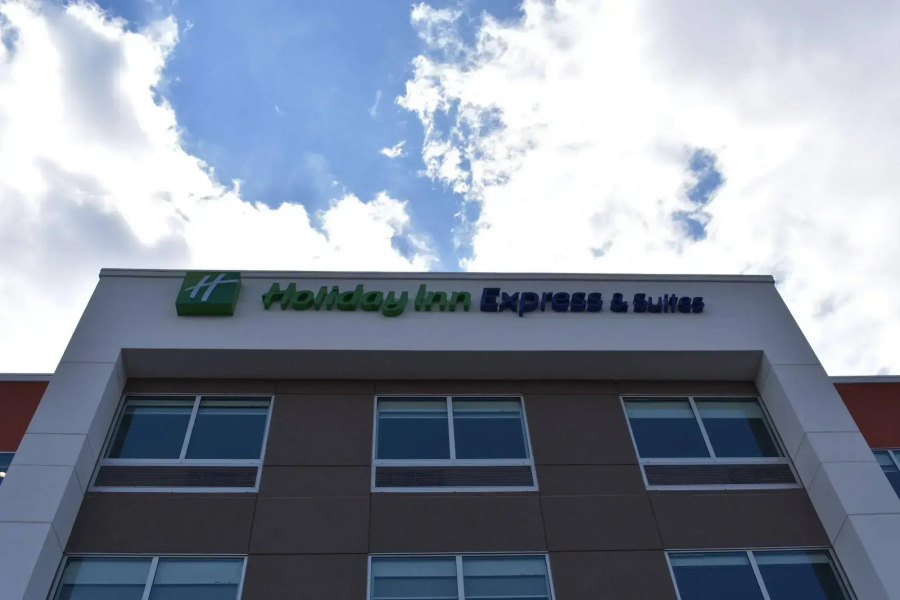Holiday Inn Express & Suites Parkersburg East by IHG