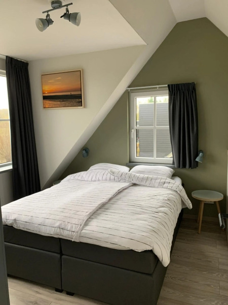 Dijkhofje, dichtbij strand, zee en meer.