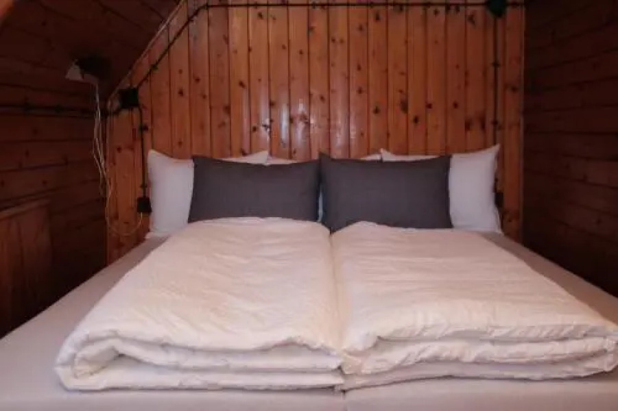 Chaloupka na stráni