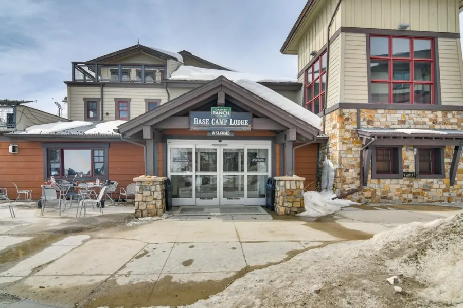 Granby Retreat w/ Community Pool: Ski-in/ski-out!