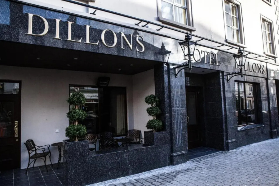 Dillons Hotel