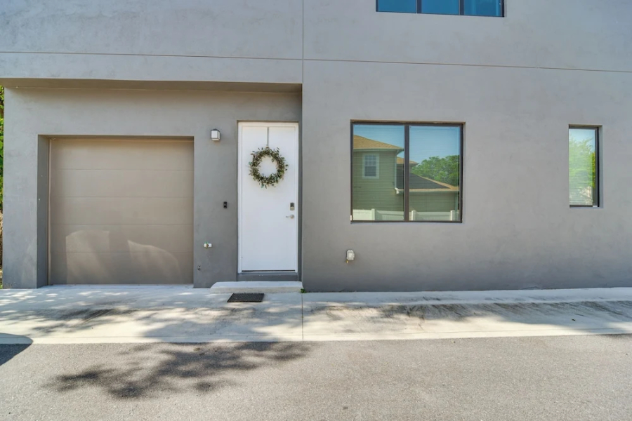 Modern Tampa Townhome Near Midtown WFH Friendly