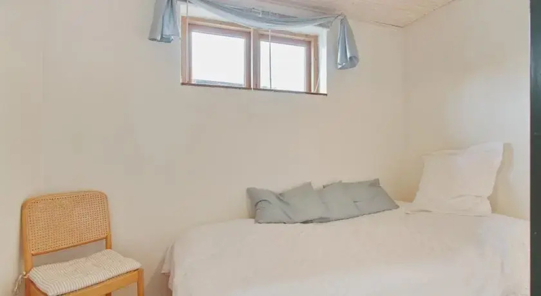 Anemone 54 Holiday House