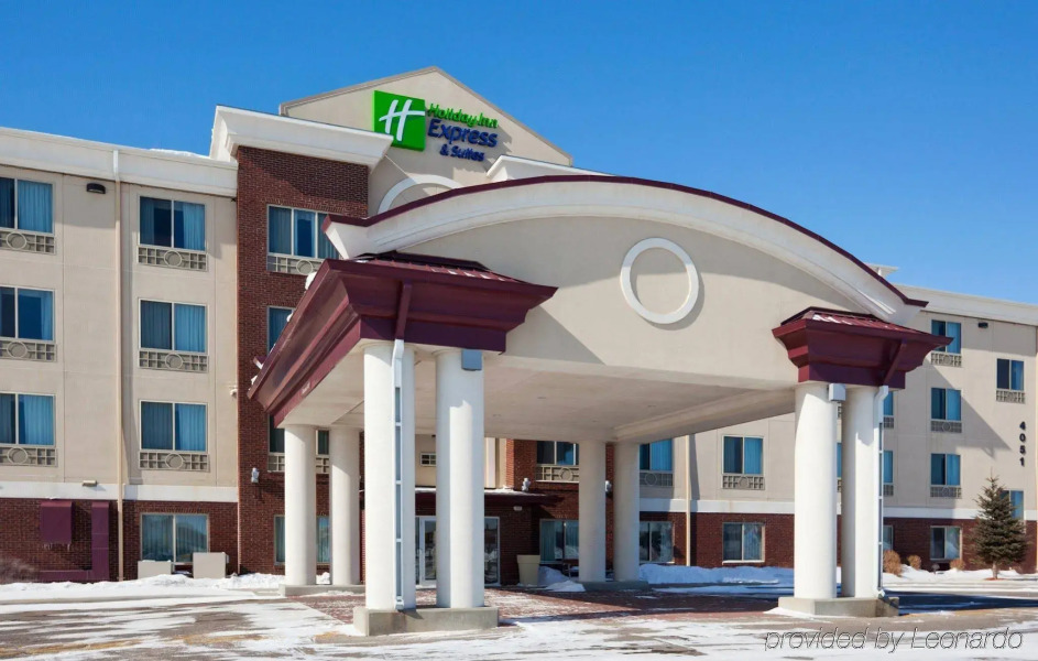 Holiday Inn Express Hotel & Suites Grand Forks by IHG