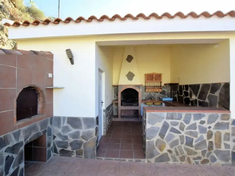 Independent Villa With Private Pool on an Estate in Sayalonga Costa del Sol