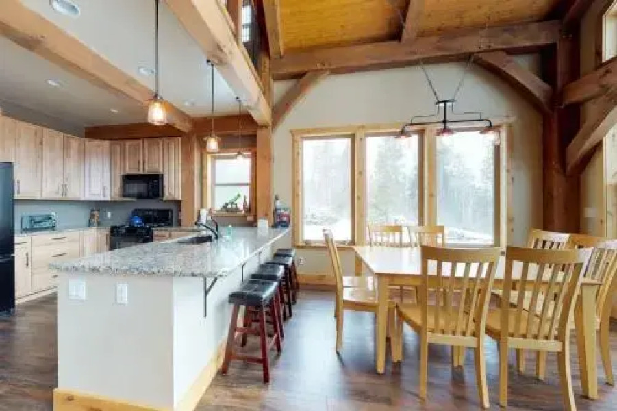 Fraser Cabin in the Woods