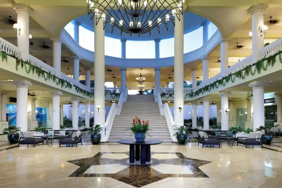 The Signature Level At Grand Palladium Lady Hamilton Resort & Spa