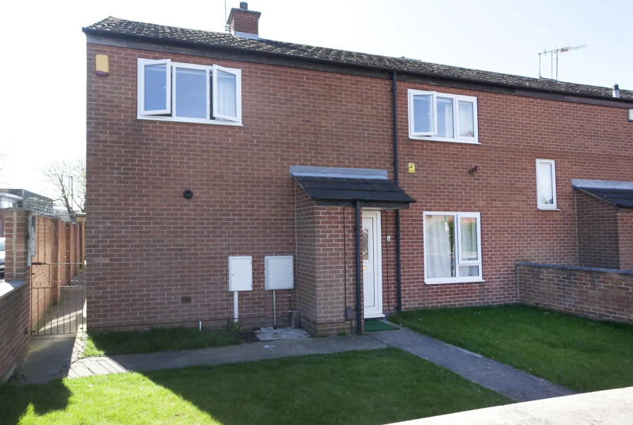 Two bedrooms self-contained flat with Free Parking - Flat 2