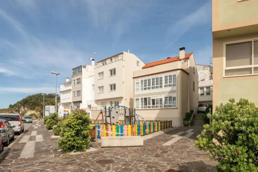 casa en corme encima del mar