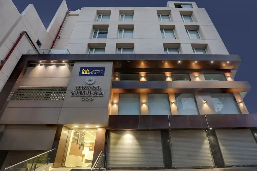 Hotel Simran Raghuveer Para by OYO Rooms