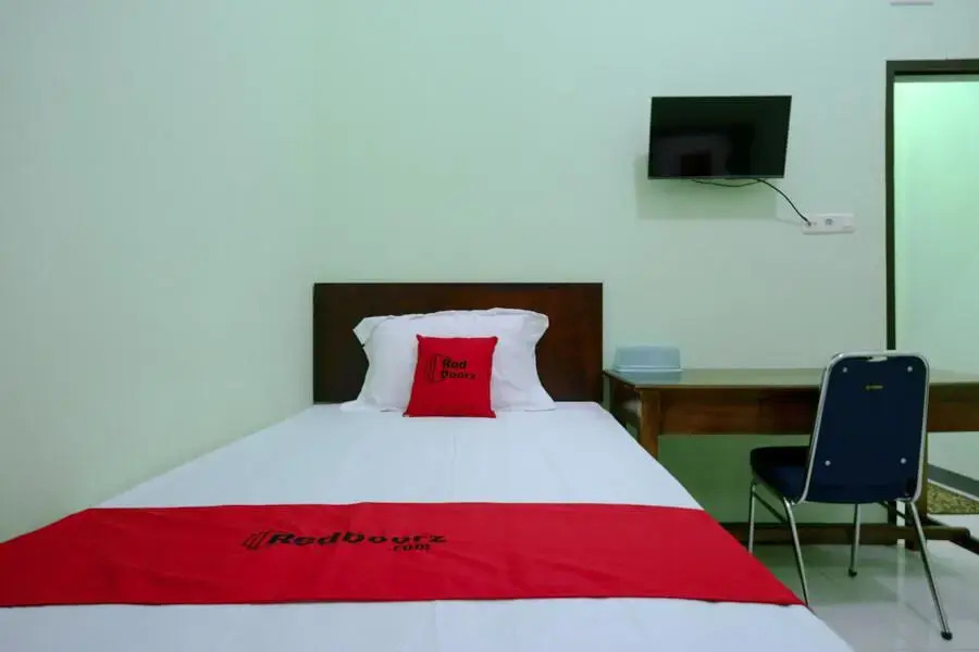 RedDoorz near Universitas Cokroaminoto Palopo