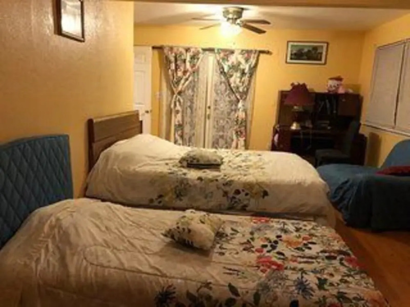 Single house 6 bedrooms and 3 bathrooms