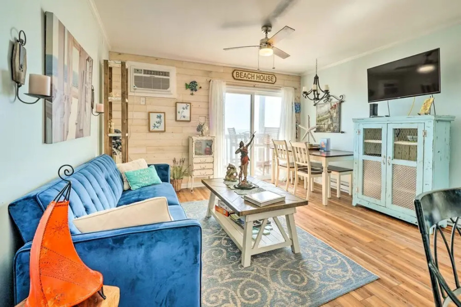 North Topsail Oceanfront Condo w/ Balcony!