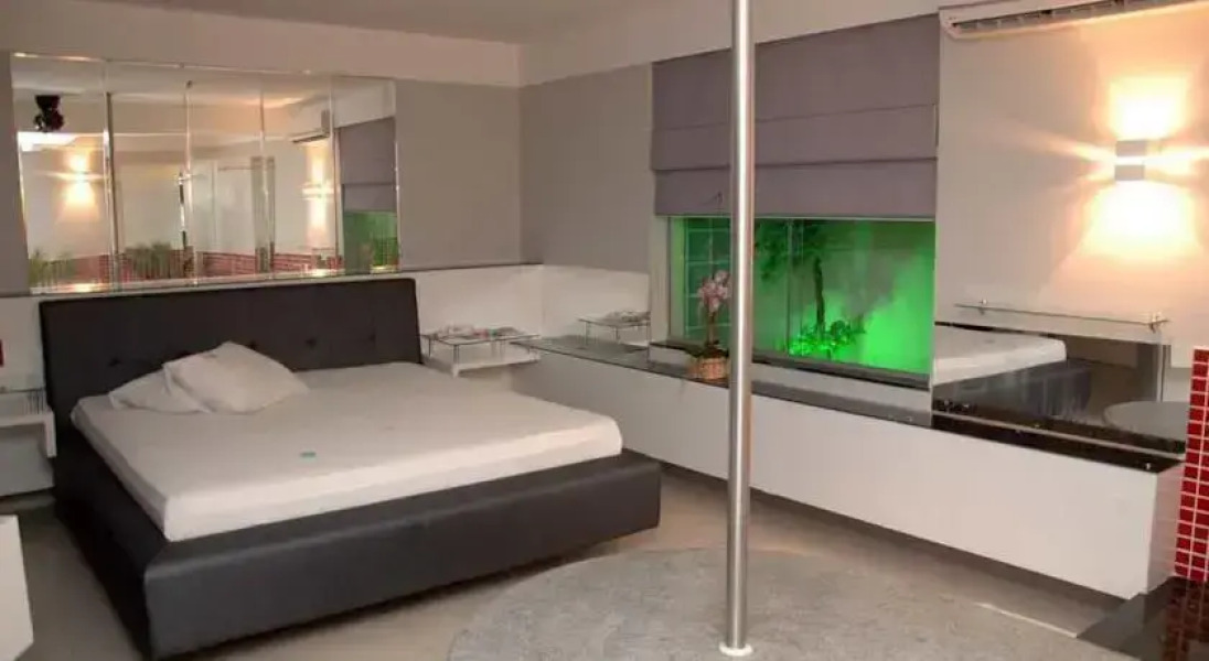 Motel Alibi (Adult Only)