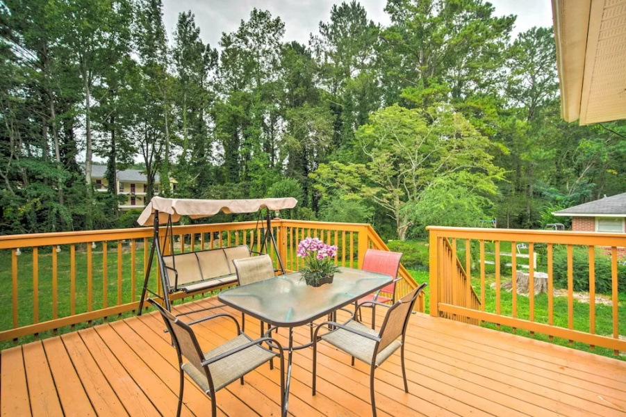 Picturesque Kennesaw Home w/ Private Backyard