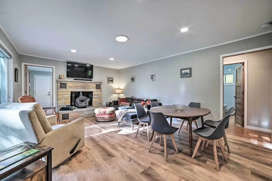 Secluded Suttons Bay Retreat w/ Fire Pit!