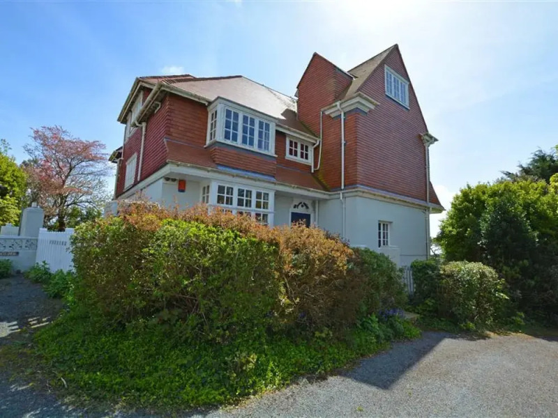 Modern Apartment in Tenby With Swimming Pool