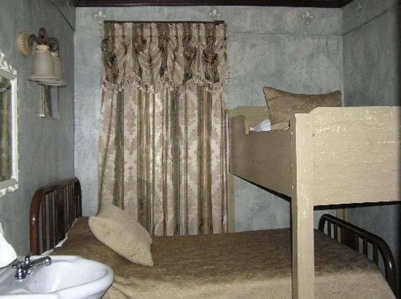 Model-T Inn & Restaurant