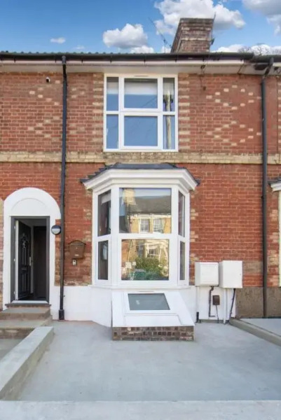 Central location for contractors, families and business travellers Ashford