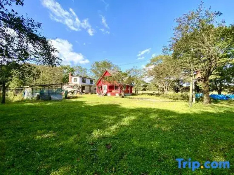 Tomy's Log House - Need Car