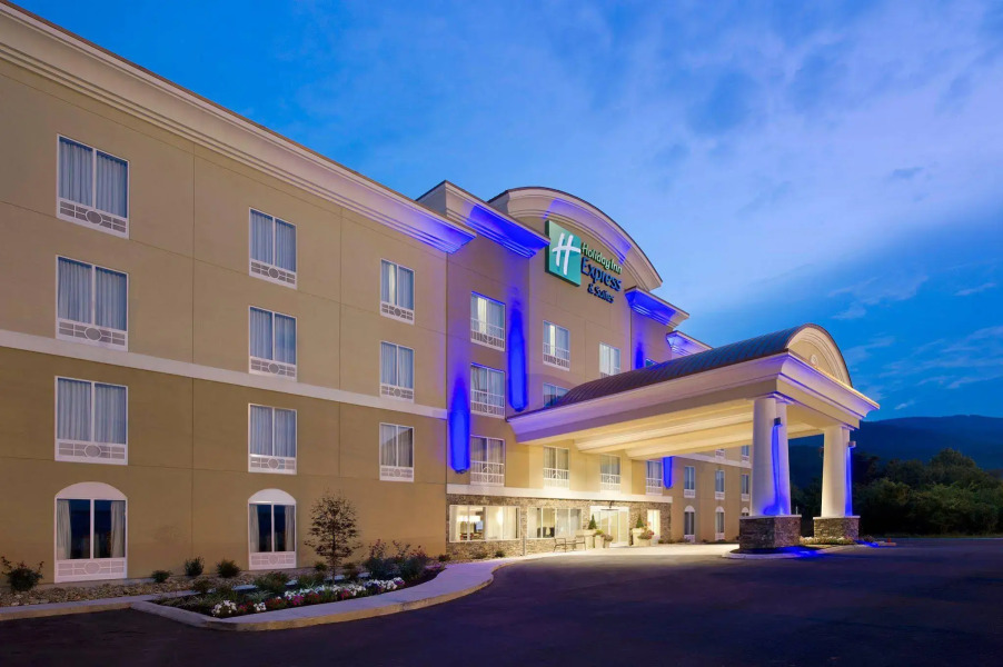 Holiday Inn Express & Suites, Caryville by IHG