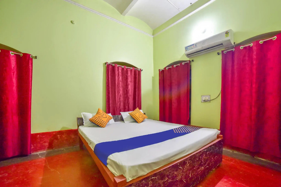 SPOT ON 64844 Shashi Prabha Palace