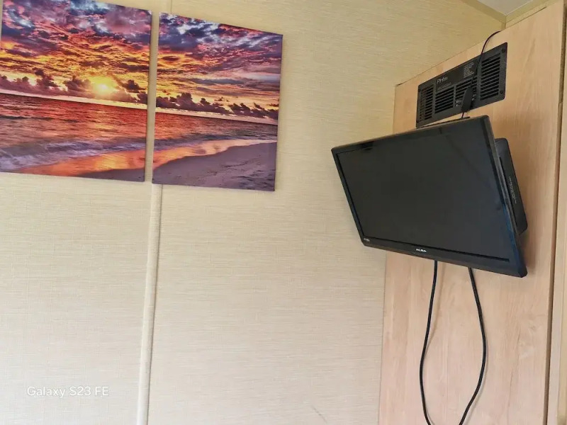 3-bed Caravan - Sleeps 8 - Pool Onsite - Petsok