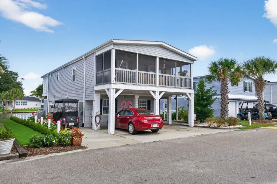 Coastal Retreat Steps From Private Beach 2 Bedroom Apts