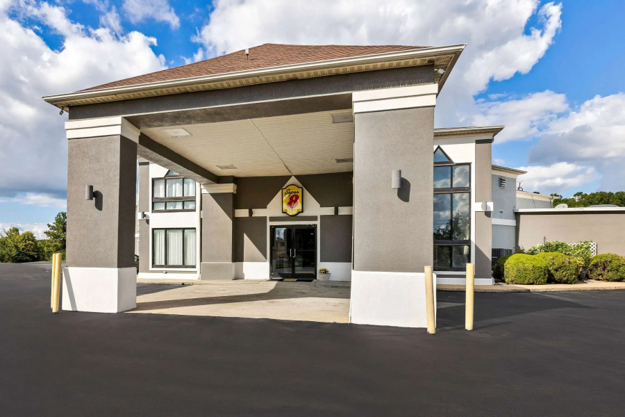 Super 8 by Wyndham Dickson