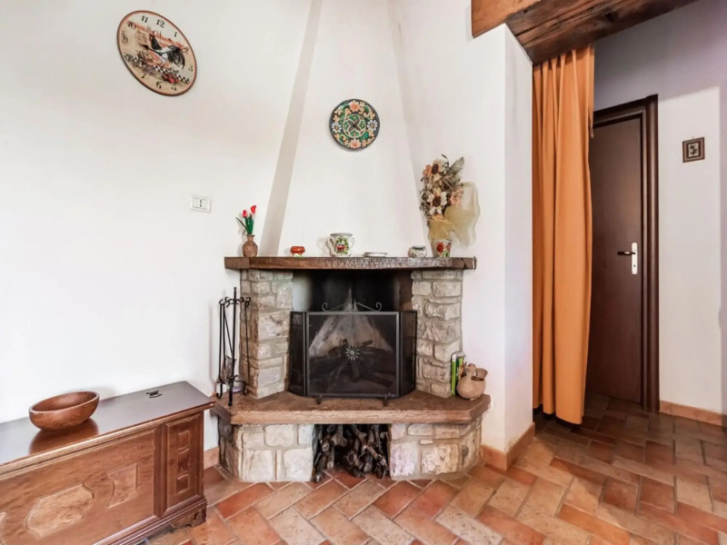 Vibrant Cottage near Lake in Bomba