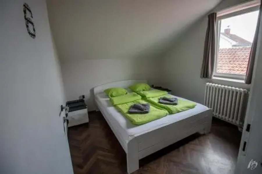 Hostel Fair and Square