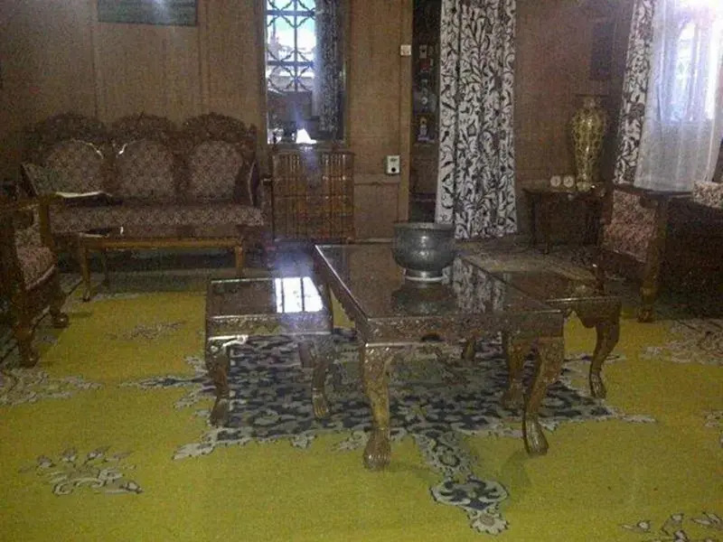 Billoo Palace Houseboat